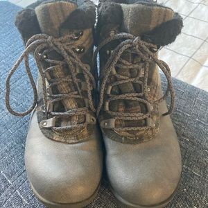 JBU Water Resistant boots- side zipper- memory foam insoles